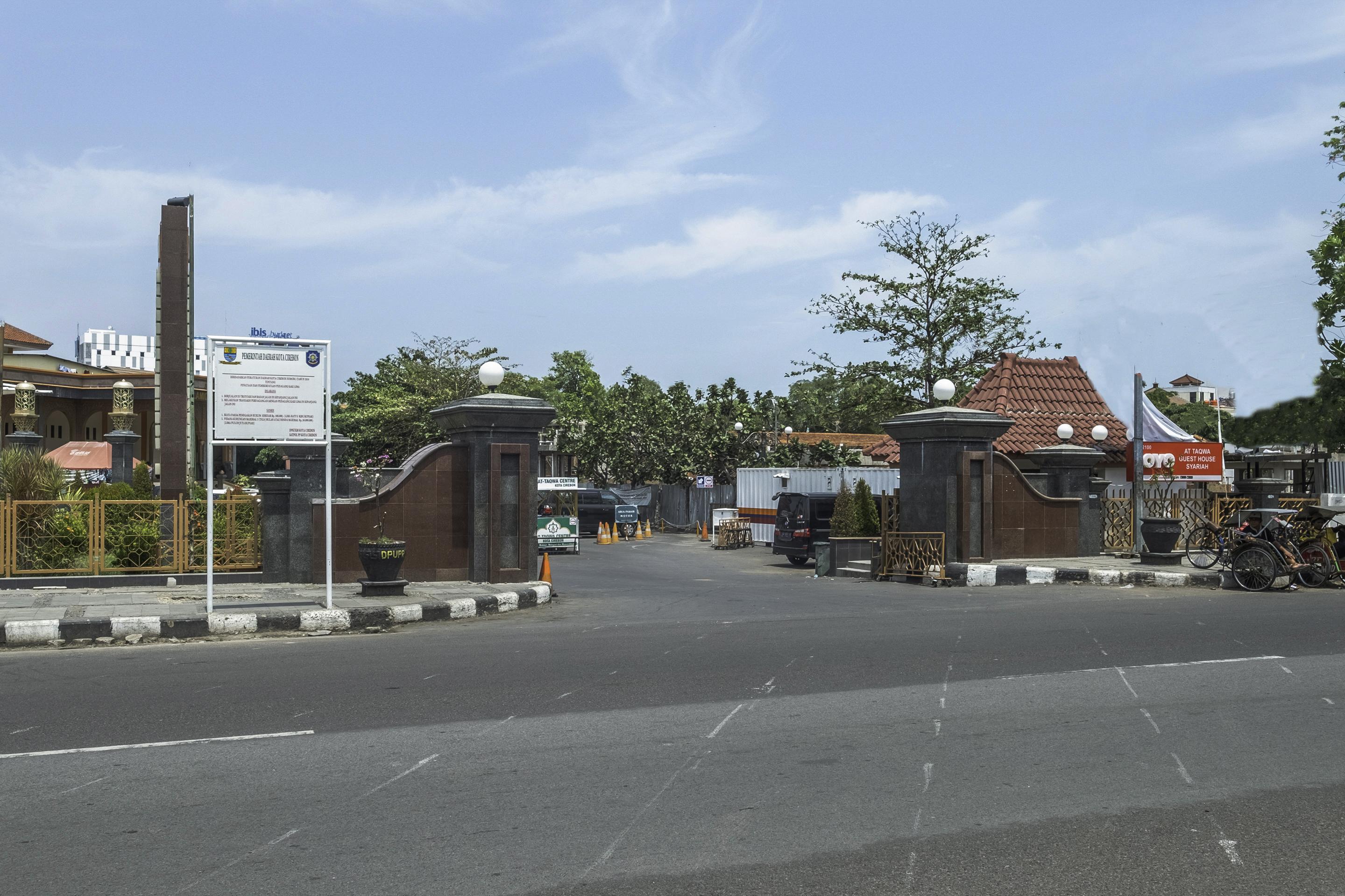 Oyo 2132 Pondok Avicenna Cirebon Exterior foto