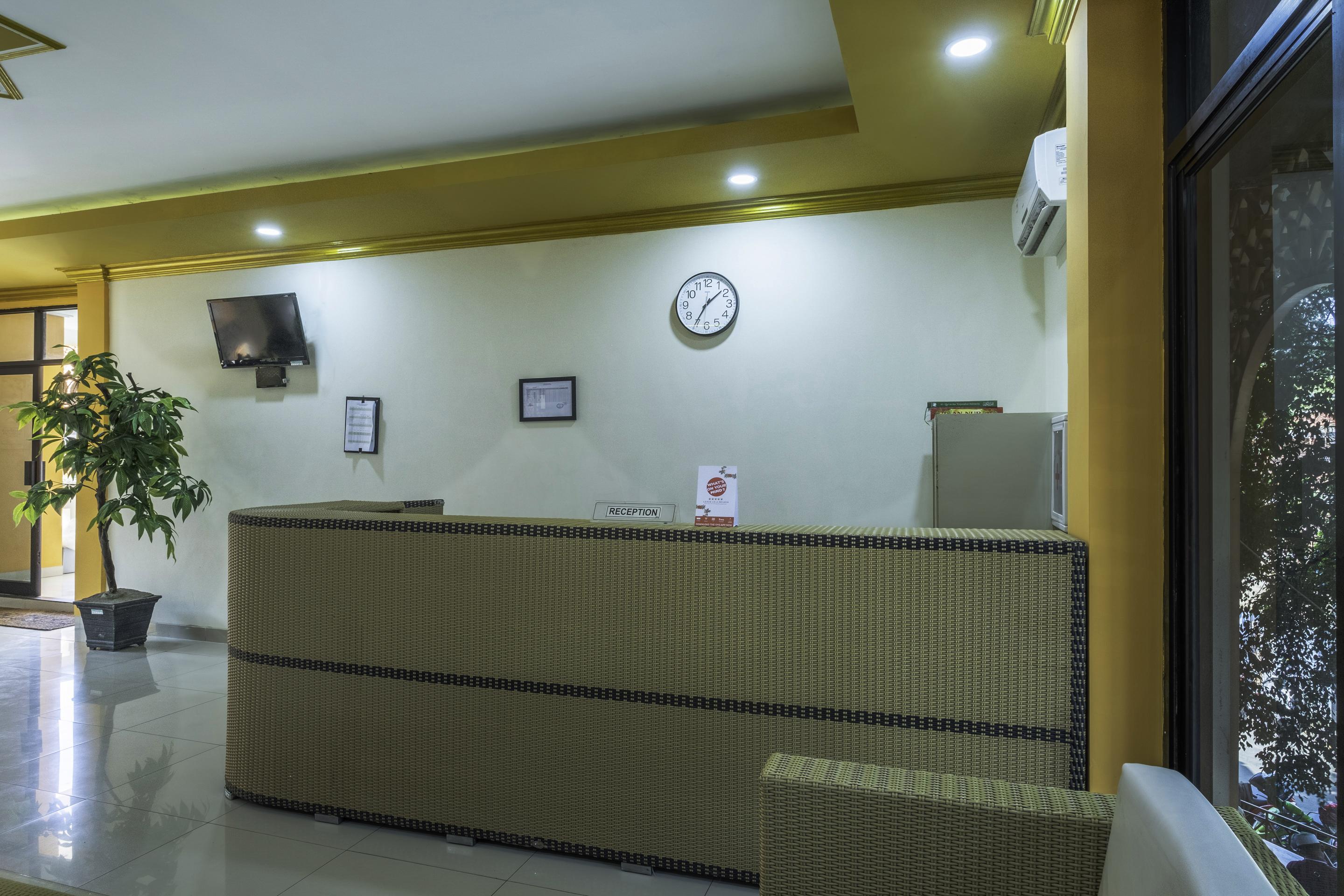 Oyo 2132 Pondok Avicenna Cirebon Exterior foto